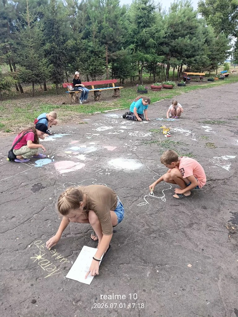  Я рисую на асфальте
